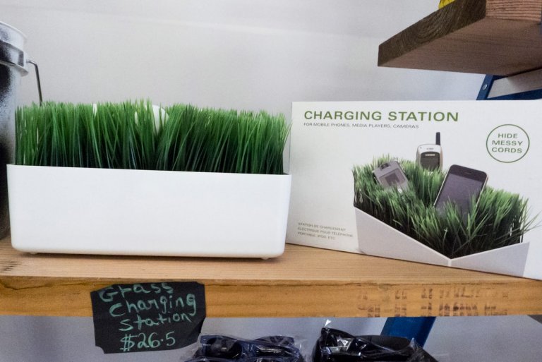 "Grass Charging Station" im Facebook Store