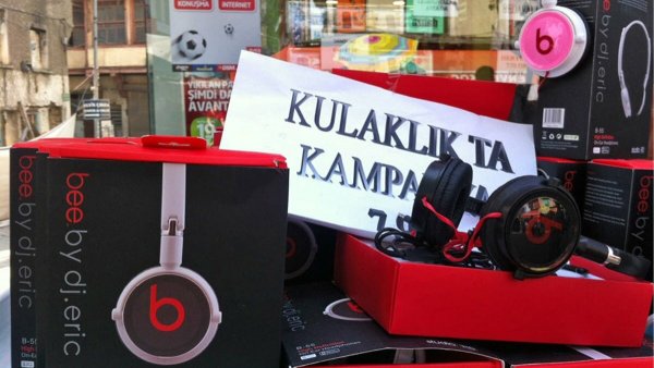 fake Beats by Dr Dre headphones in Turkey