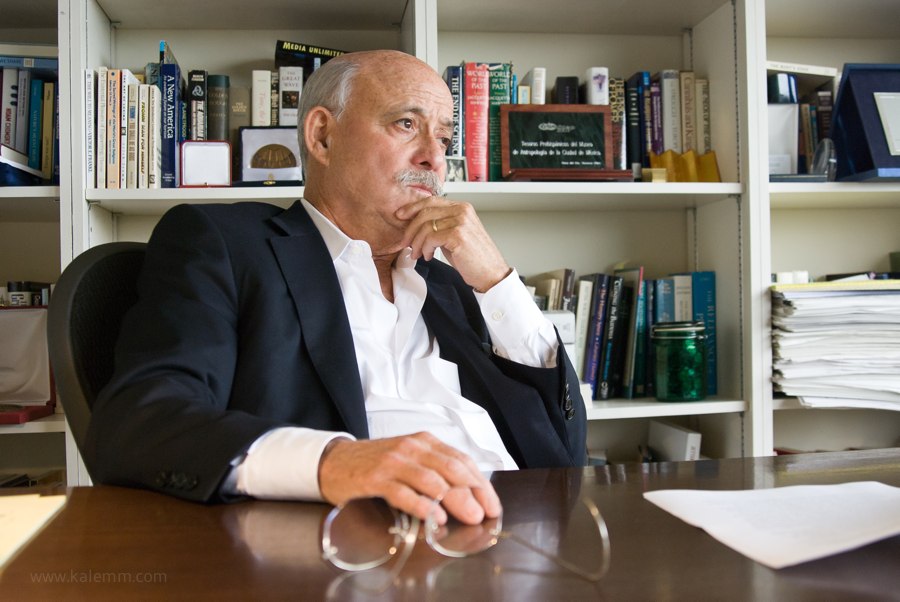 Portrait photo of bestselling author and consultant Jeremy Rifkin, seen at his office, looking in a contemplative way to the right.