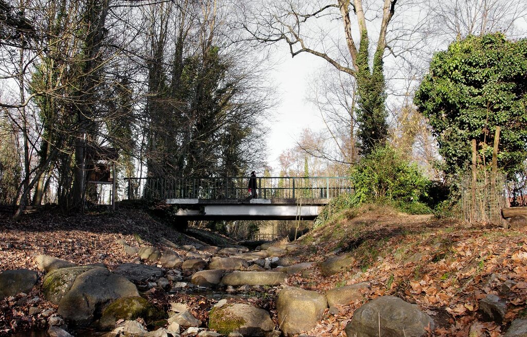 Fredersdorfer Mühlenfließ in Schöneiche bei Berlin, ausgetrocknet im Winter